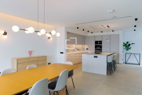 Villa for sale in Teia, Barcelona, Spain 6 bedrooms, 470 sq.m. No. 150201 - photo 8