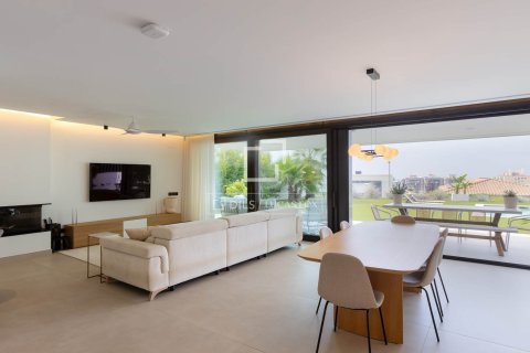 Villa for sale in Teia, Barcelona, Spain 6 bedrooms, 470 sq.m. No. 150201 - photo 5