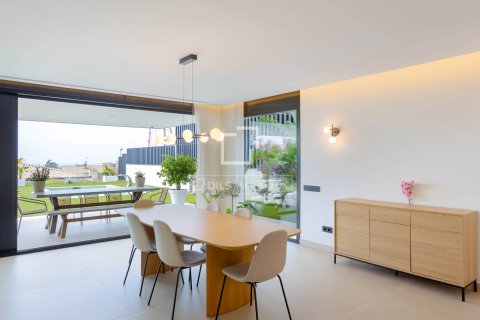 Villa for sale in Teia, Barcelona, Spain 6 bedrooms, 470 sq.m. No. 150201 - photo 10