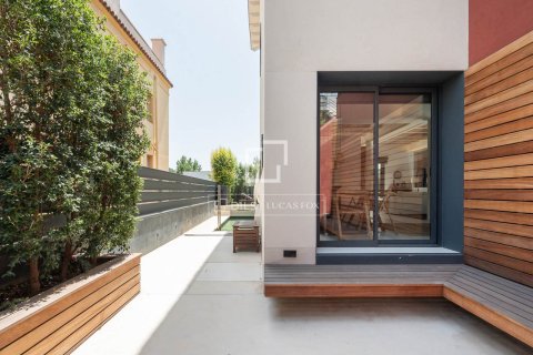 Villa en venta en Barcelona, España 4 dormitorios, 222 m2 No. 150200 - foto 8