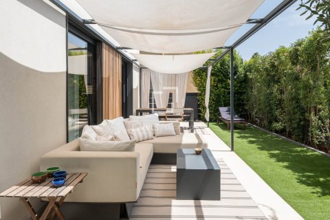 Villa en venta en Barcelona, España 4 dormitorios, 222 m2 No. 150200 - foto 3