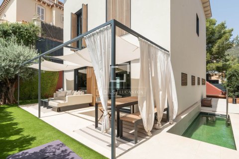 Villa en Barcelona, España 4 dormitorios, 222 m2 No. 150200