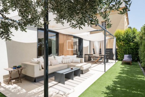 Villa en venta en Barcelona, España 4 dormitorios, 222 m2 No. 150200 - foto 2