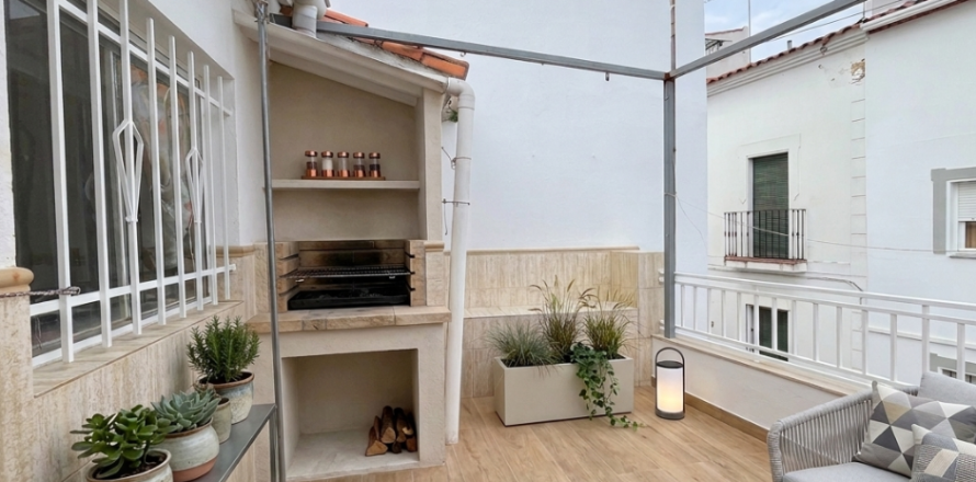 Townhouse in Cortegana, Huelva, Spain 3 bedrooms, 98 sq.m. No. 185352