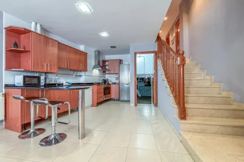 Apartment in Malgrat de Mar, Barcelona, Spain 3 bedrooms, 130.85 sq.m. No. 186231