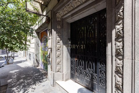 Apartment in Barcelona, Spain 4 bedrooms, 142 sq.m. No. 186228