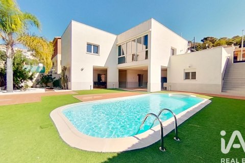 Сasa en Roda de Berà, Tarragona, España 4 dormitorios, 296 m2 No. 173390