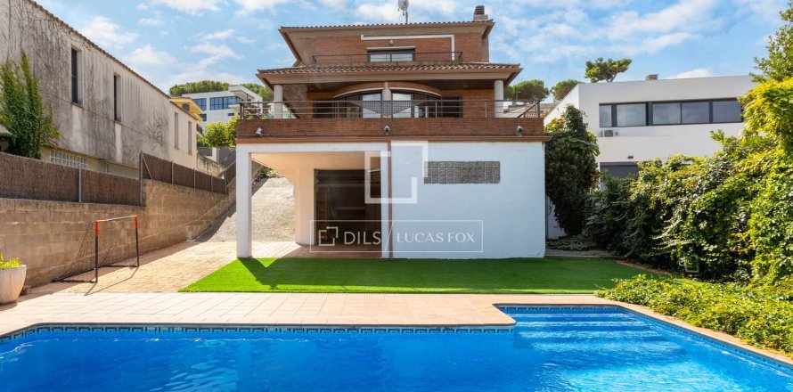 Villa in Vallromanes, Barcelona, Spain 5 bedrooms, 362 sq.m. No. 150359