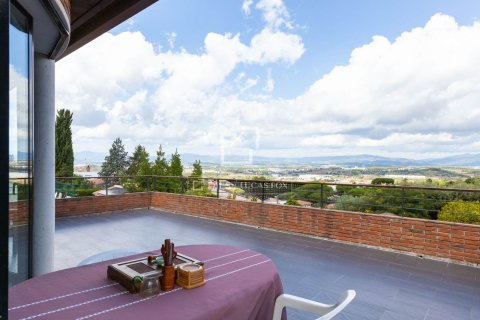Villa for sale in Vallromanes, Barcelona, Spain 5 bedrooms, 362 sq.m. No. 150359 - photo 2