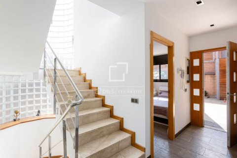 Villa for sale in Vallromanes, Barcelona, Spain 5 bedrooms, 362 sq.m. No. 150359 - photo 16