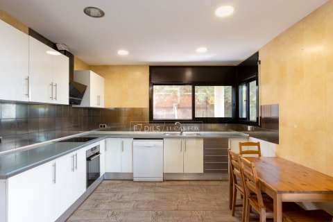 Villa for sale in Vallromanes, Barcelona, Spain 5 bedrooms, 362 sq.m. No. 150359 - photo 5