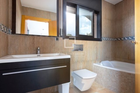 Villa for sale in Vallromanes, Barcelona, Spain 5 bedrooms, 362 sq.m. No. 150359 - photo 13