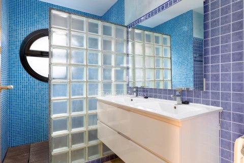 Villa for sale in Vallromanes, Barcelona, Spain 5 bedrooms, 362 sq.m. No. 150359 - photo 12