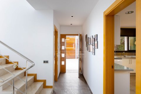 Villa for sale in Vallromanes, Barcelona, Spain 5 bedrooms, 362 sq.m. No. 150359 - photo 17