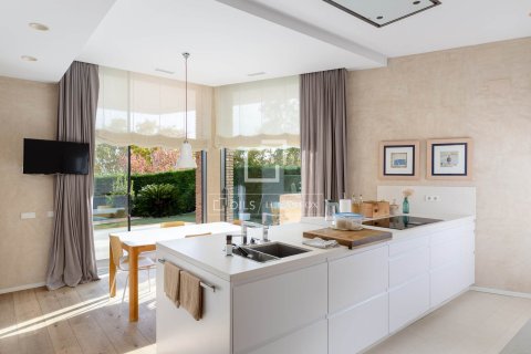 Villa for sale in Alella, Barcelona, Spain 6 bedrooms, 775 sq.m. No. 150357 - photo 11