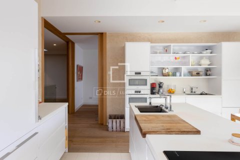 Villa for sale in Alella, Barcelona, Spain 6 bedrooms, 775 sq.m. No. 150357 - photo 12