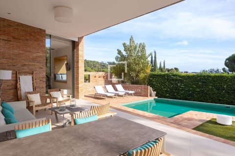 Villa for sale in Alella, Barcelona, Spain 6 bedrooms, 775 sq.m. No. 150357 - photo 2