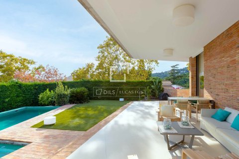 Villa for sale in Alella, Barcelona, Spain 6 bedrooms, 775 sq.m. No. 150357 - photo 4