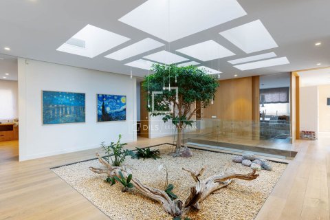 Villa for sale in Alella, Barcelona, Spain 6 bedrooms, 775 sq.m. No. 150357 - photo 9