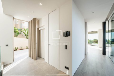 Villa for sale in Teia, Barcelona, Spain 4 bedrooms, 611 sq.m. No. 150360 - photo 11