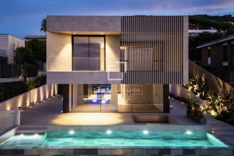 Villa for sale in Teia, Barcelona, Spain 4 bedrooms, 611 sq.m. No. 150360 - photo 6