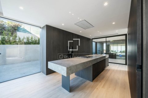 Villa for sale in Teia, Barcelona, Spain 4 bedrooms, 611 sq.m. No. 150360 - photo 15