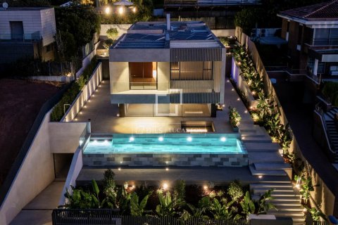 Villa for sale in Teia, Barcelona, Spain 4 bedrooms, 611 sq.m. No. 150360 - photo 7