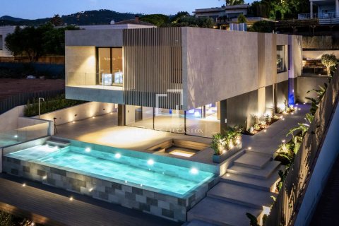 Villa for sale in Teia, Barcelona, Spain 4 bedrooms, 611 sq.m. No. 150360 - photo 5