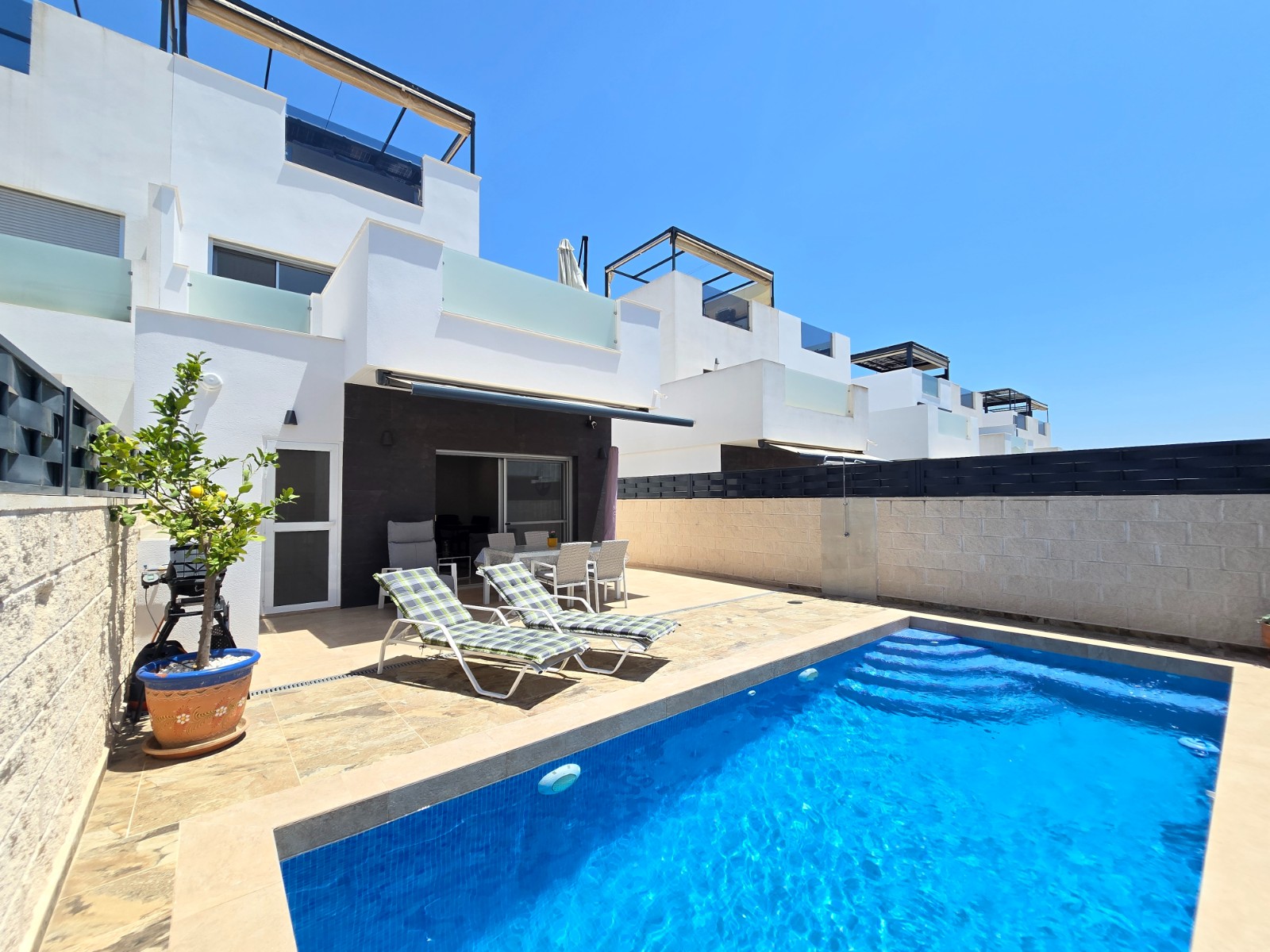 Villa en Alicante, España 3 dormitorios, 107 m2 No. 173860