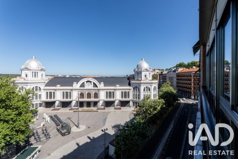 Apartament w Madrid, Hiszpania 5 sypialni, 201 mkw. nr 187686 – zdjęcie 8