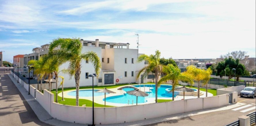 House in Torrevieja, Alicante, Spain 3 bedrooms, 109 sq.m. No. 195239