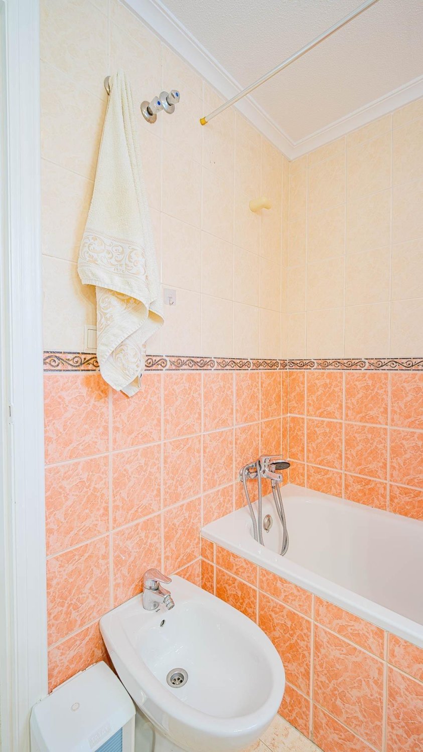 Appartamento a Torrevieja, Alicante, Spagna 2 camere da letto, 65 mq. N° 195240