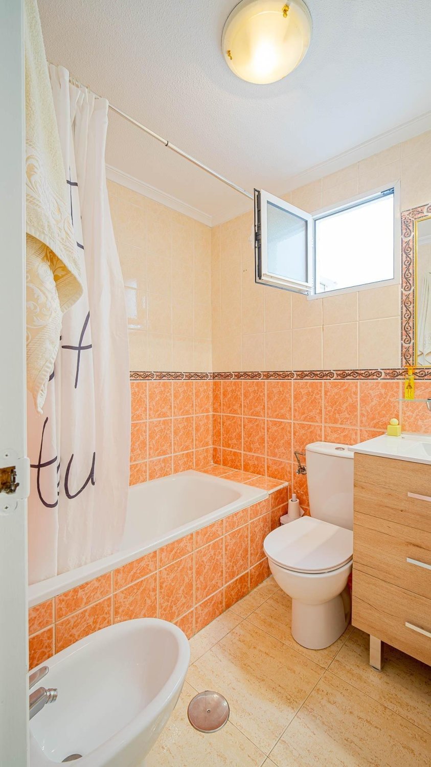 Appartamento a Torrevieja, Alicante, Spagna 2 camere da letto, 65 mq. N° 195240