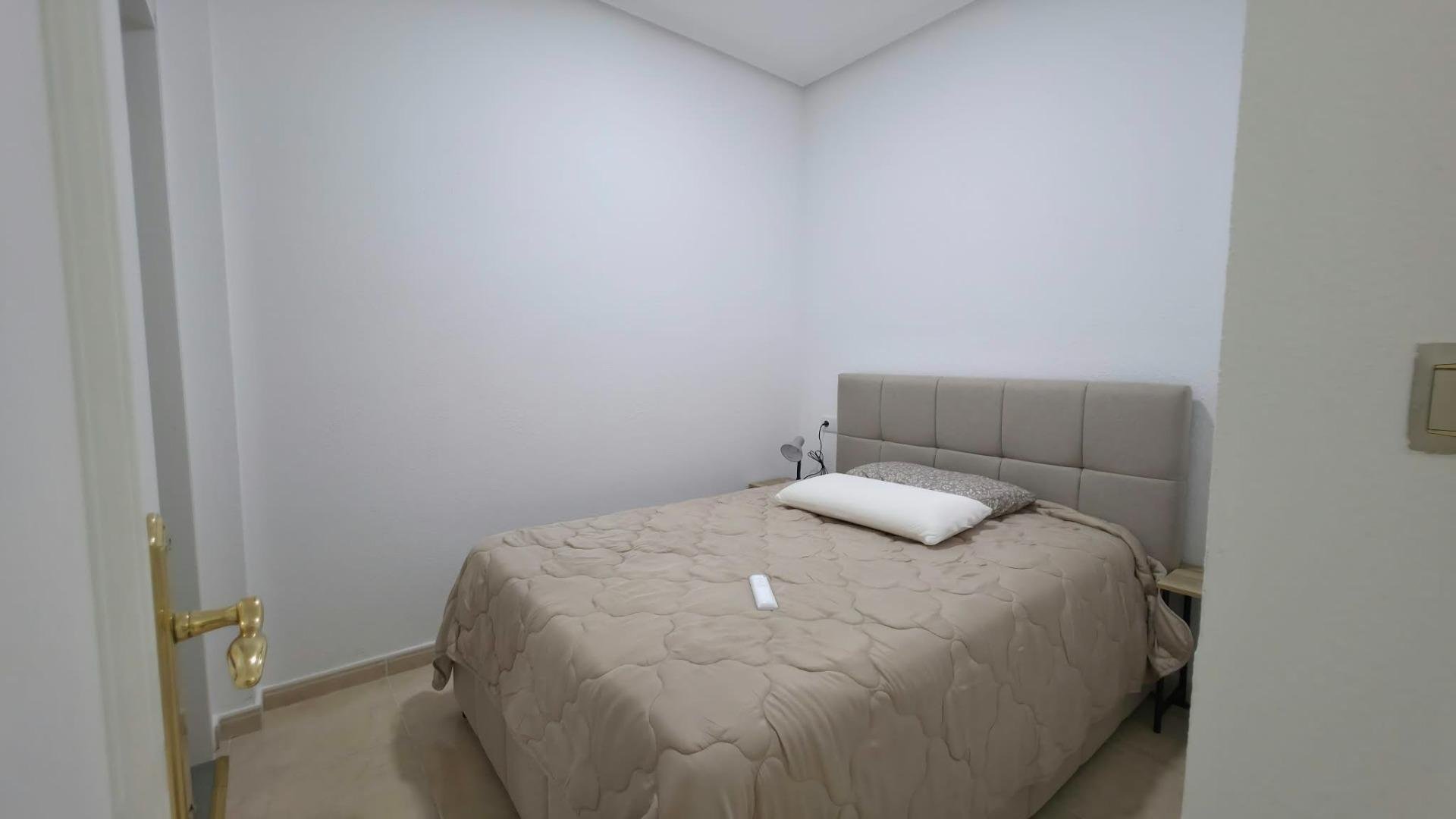 Appartamento a Torrevieja, Alicante, Spagna 2 camere da letto, 55 mq. N° 195242