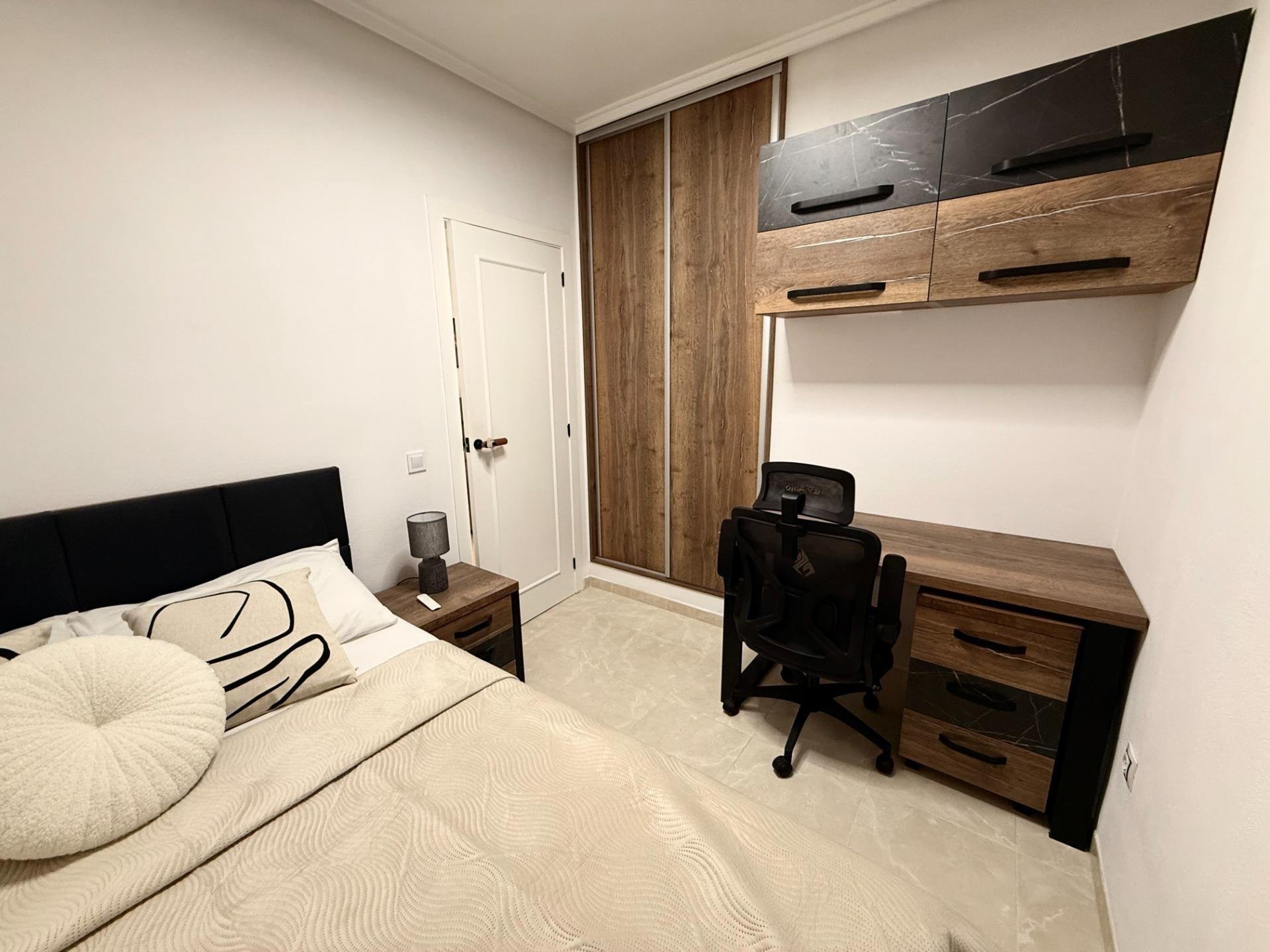 Apartamento en Torrevieja, Alicante, España 2 dormitorios, 65 m2 No. 195241