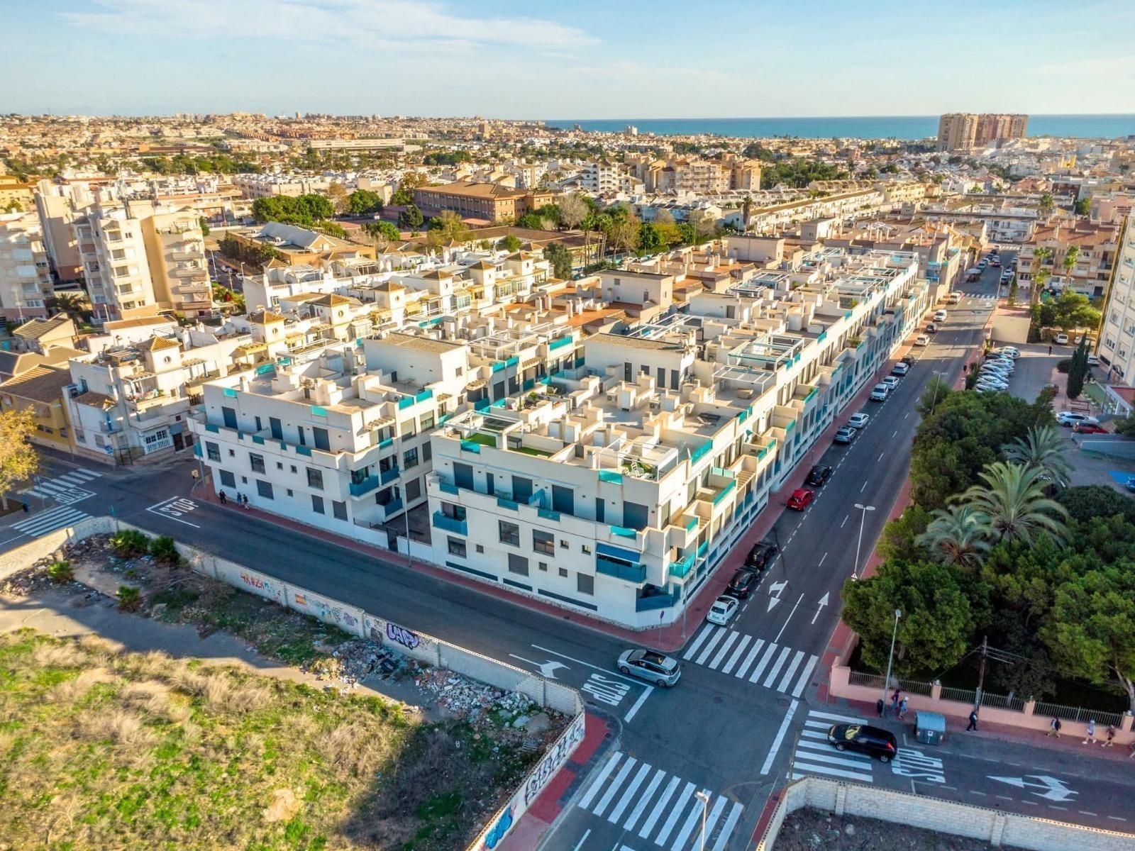 Apartamento en Torrevieja, Alicante, España 2 dormitorios, 65 m2 No. 195241