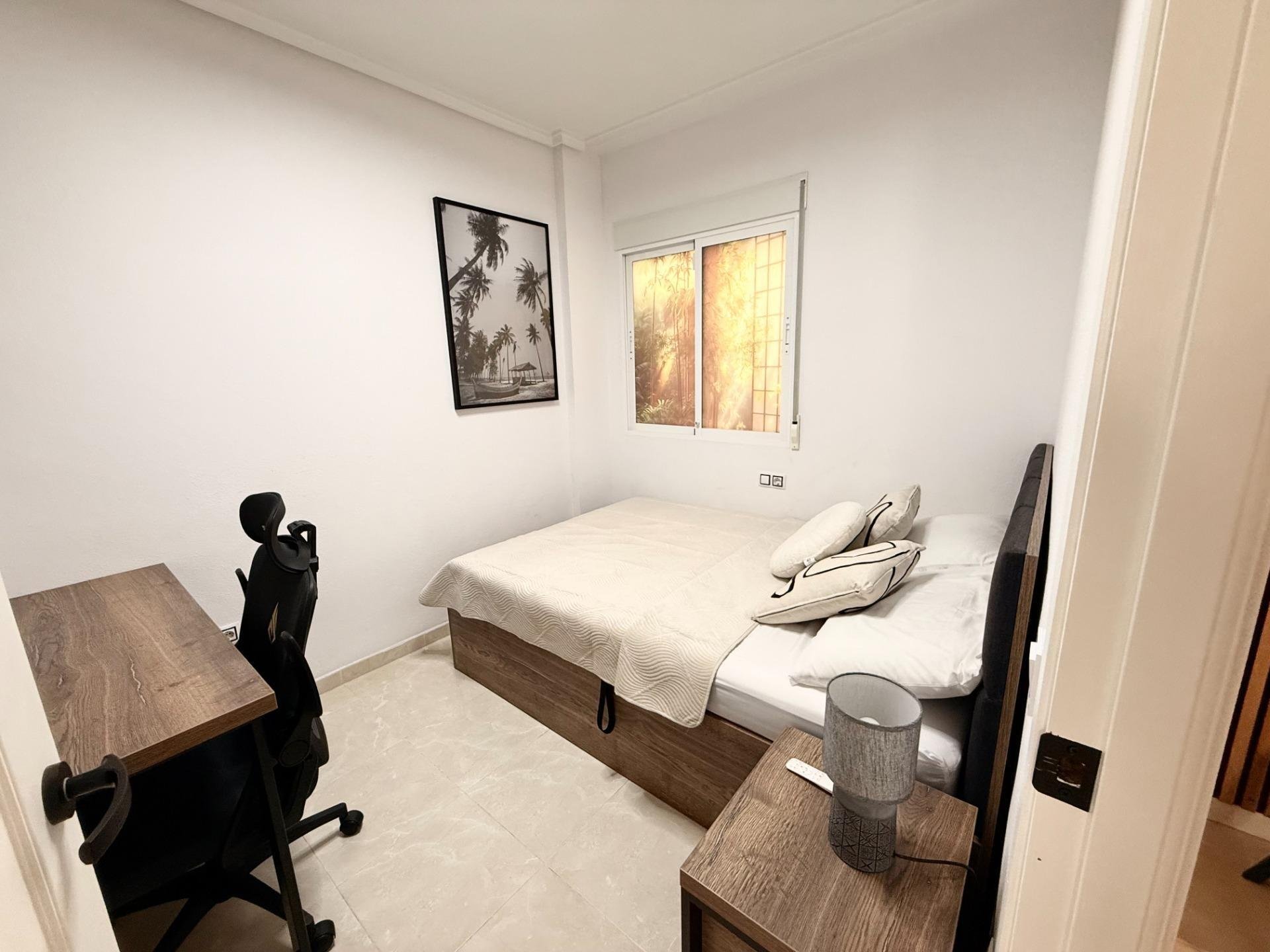 Apartamento en Torrevieja, Alicante, España 2 dormitorios, 65 m2 No. 195241