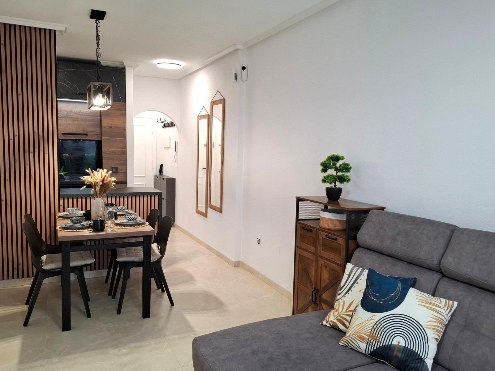 Apartamento en Torrevieja, Alicante, España 2 dormitorios, 65 m2 No. 195241
