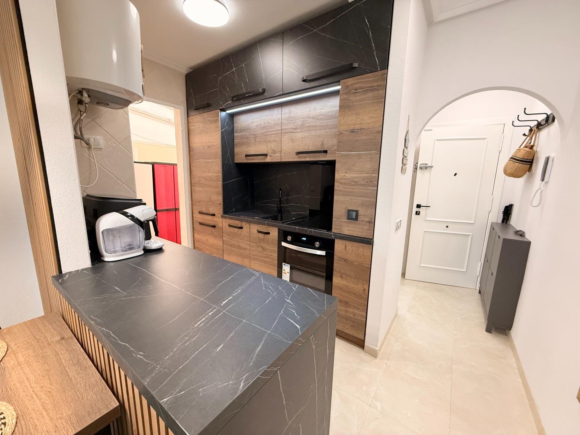 Apartamento en Torrevieja, Alicante, España 2 dormitorios, 65 m2 No. 195241