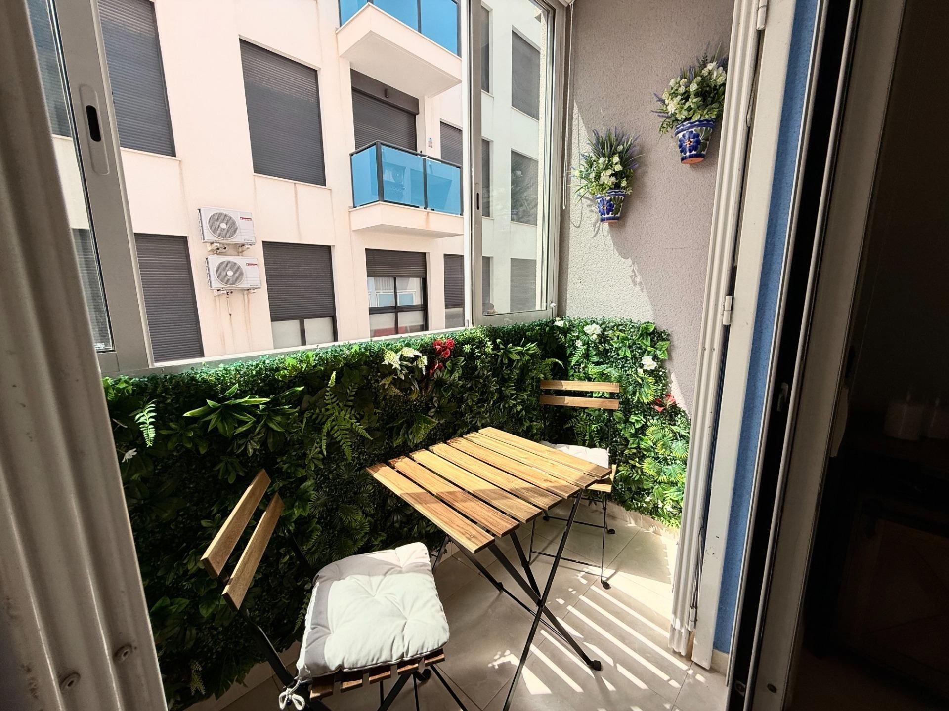 Apartamento en Torrevieja, Alicante, España 2 dormitorios, 65 m2 No. 195241