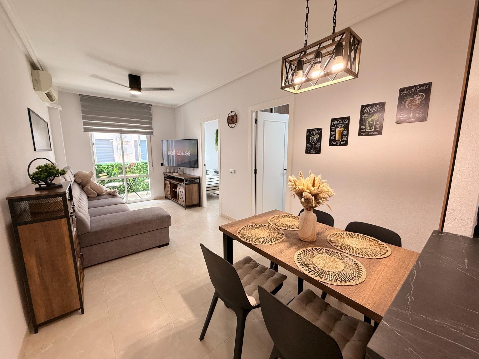 Apartamento en Torrevieja, Alicante, España 2 dormitorios, 65 m2 No. 195241