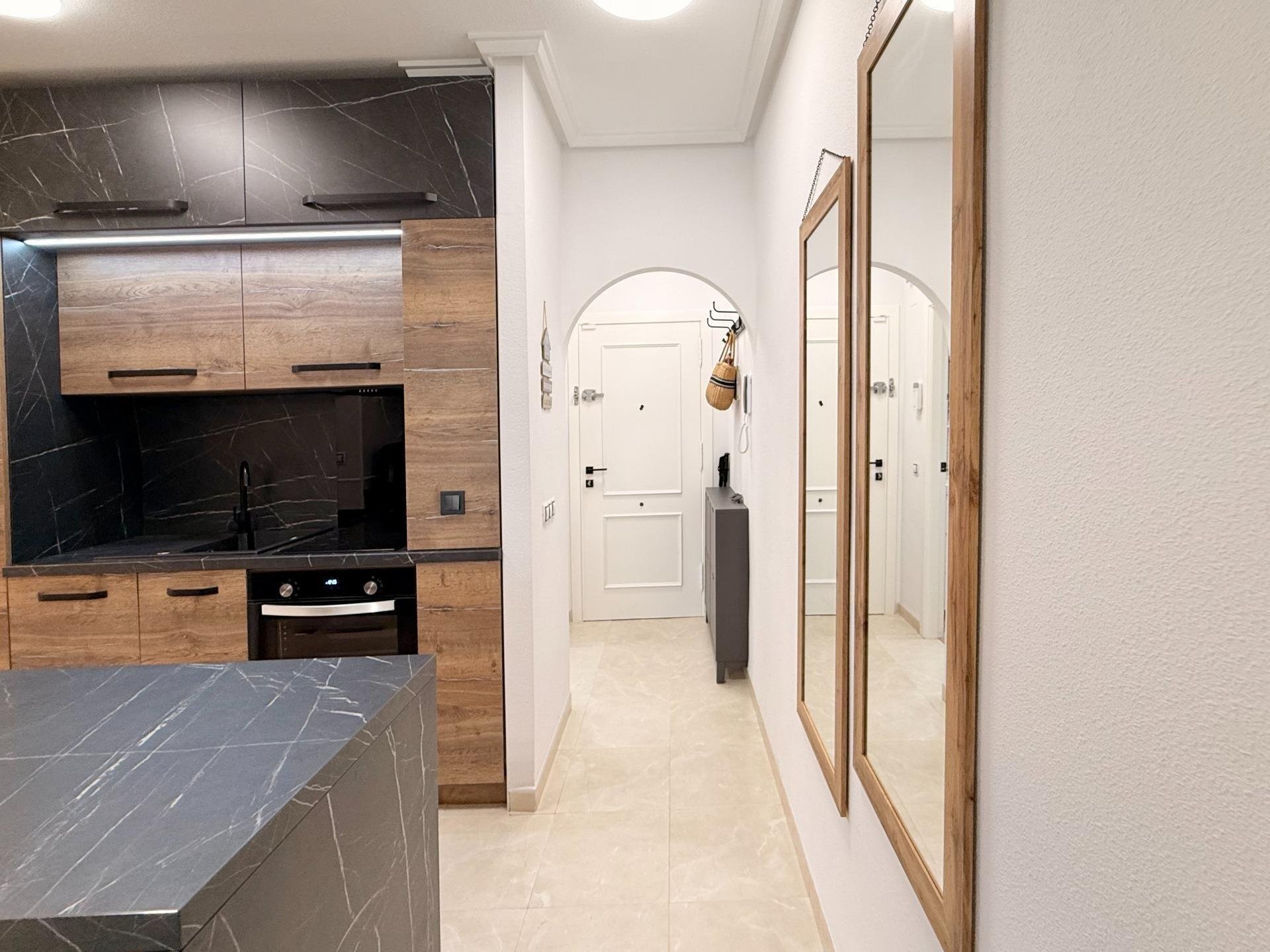 Apartamento en Torrevieja, Alicante, España 2 dormitorios, 65 m2 No. 195241