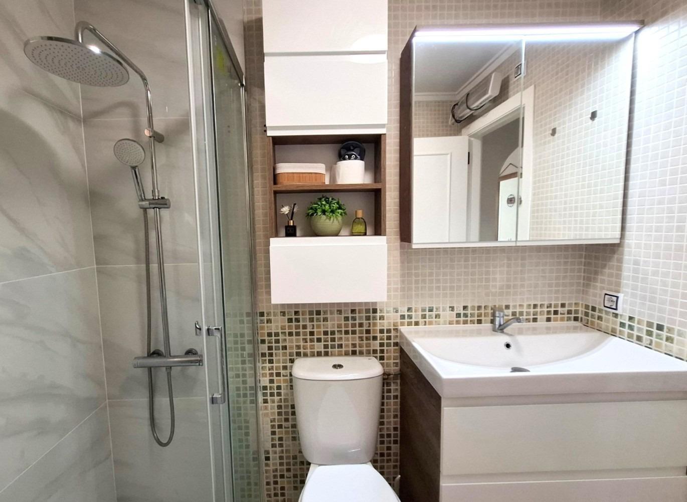 Apartamento en Torrevieja, Alicante, España 2 dormitorios, 65 m2 No. 195241
