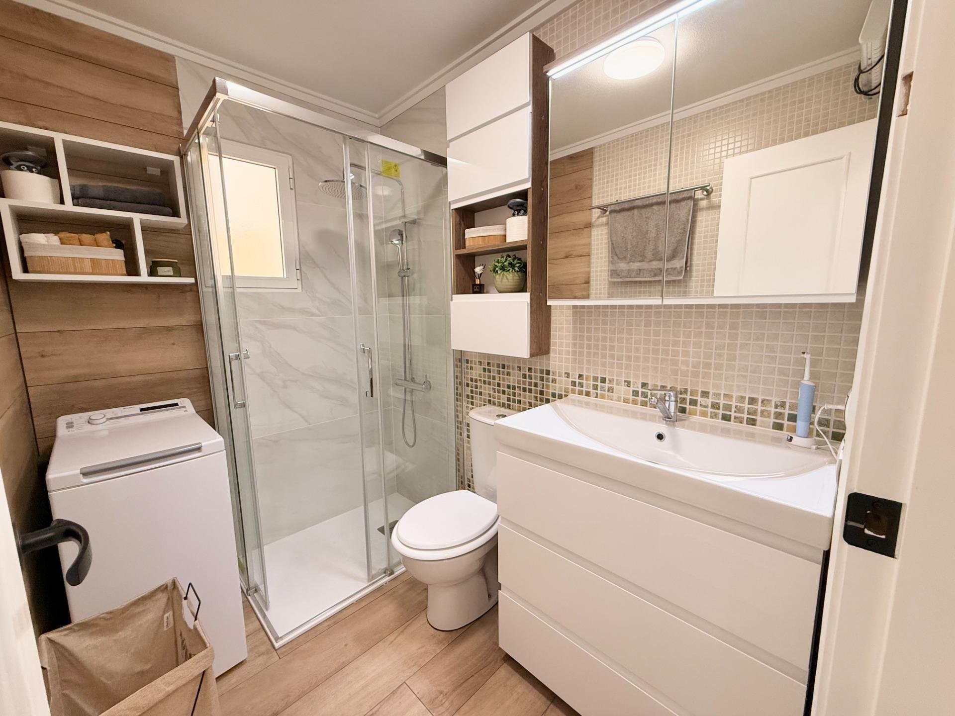 Apartamento en Torrevieja, Alicante, España 2 dormitorios, 65 m2 No. 195241