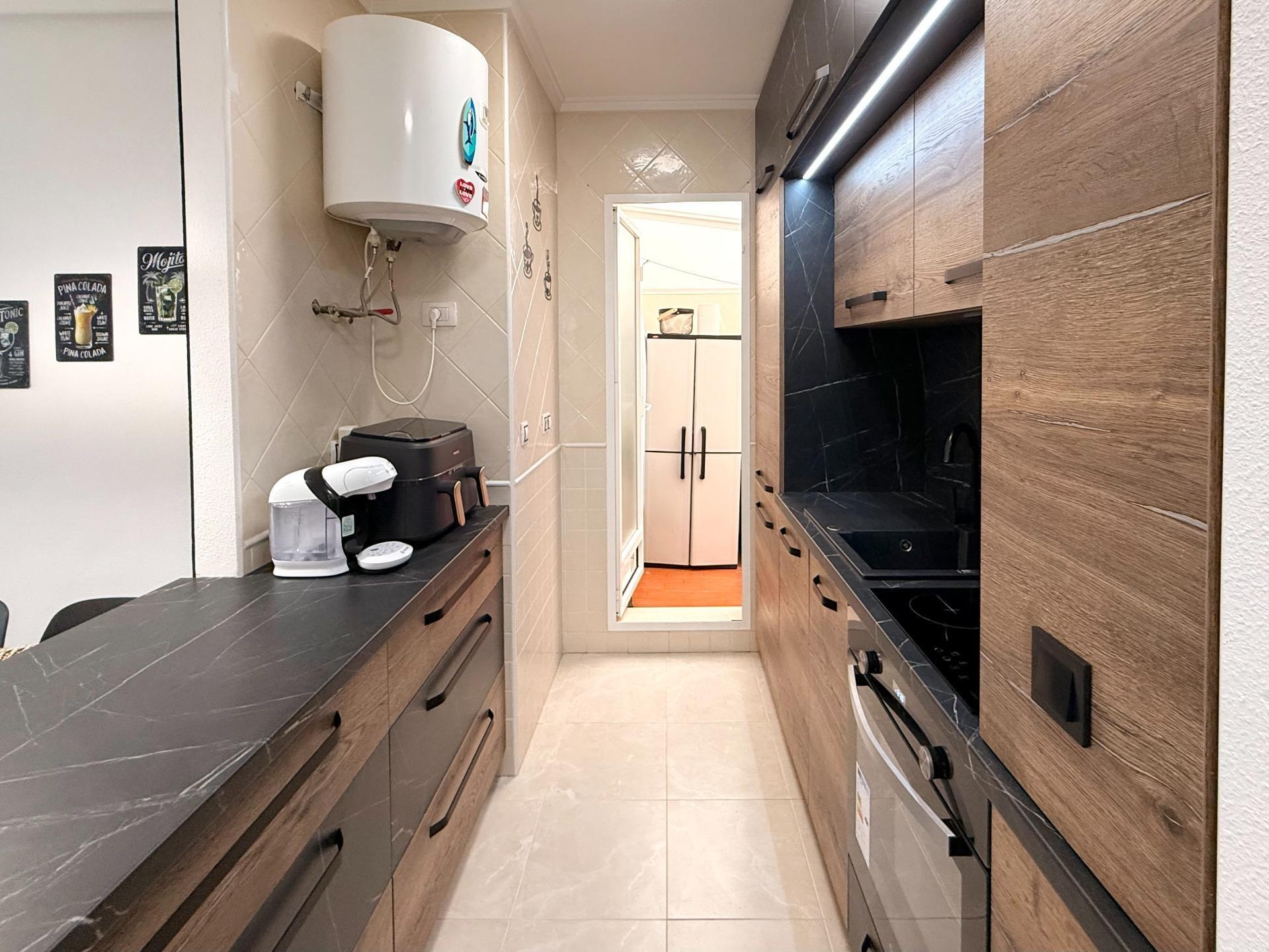 Apartamento en Torrevieja, Alicante, España 2 dormitorios, 65 m2 No. 195241