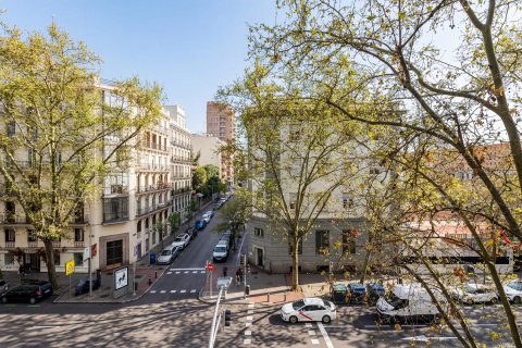 Huoneisto myytävänä Madrid, Espanja, 2 makuuhuonetta, 152 m2 No. 177538 - kuva 4