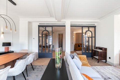 Apartament w Barcelona, Hiszpania 4 sypialnie, nr 141033 – zdjęcie 18