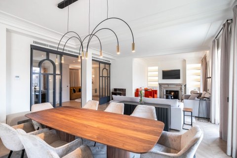 Apartament w Barcelona, Hiszpania 4 sypialnie, nr 141033 – zdjęcie 7