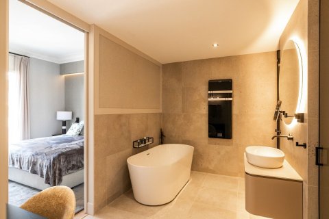 Apartament w Barcelona, Hiszpania 4 sypialnie, nr 141033 – zdjęcie 15