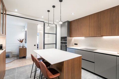 Apartament w Barcelona, Hiszpania 4 sypialnie, nr 141033 – zdjęcie 8